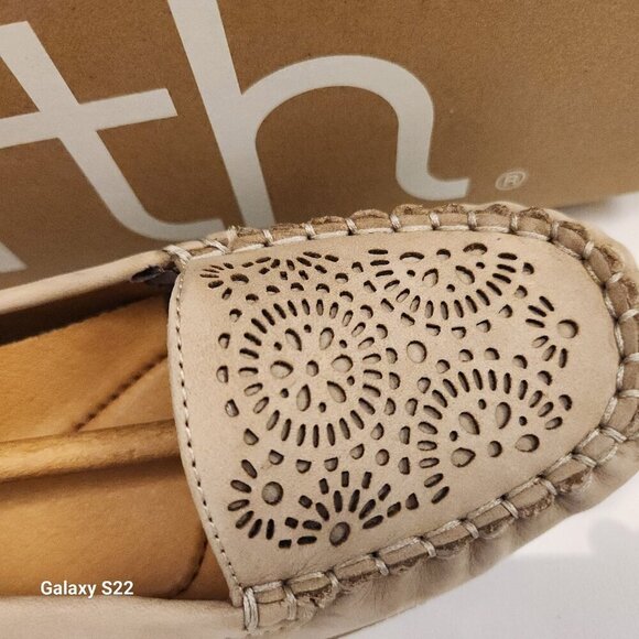 Earth "Carmen" Loafers. NIB. Size 5. Color is called Light Natural - Picture 2 of 10